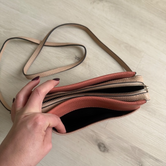 Vince Camuto cross bag - Picture 5 of 6